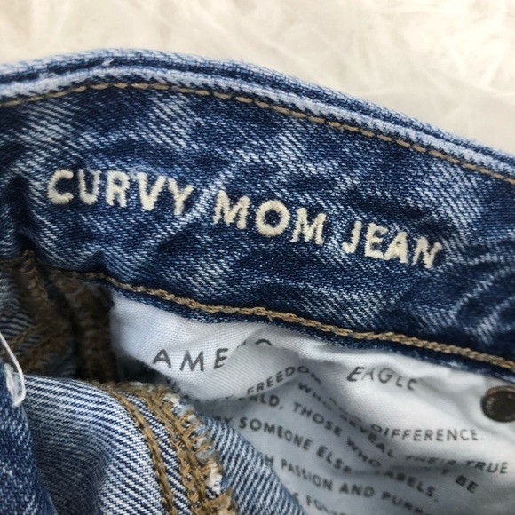 American Eagle- Curvy Mom Jean 90’s wash (0 short) - Picture 11 of 15